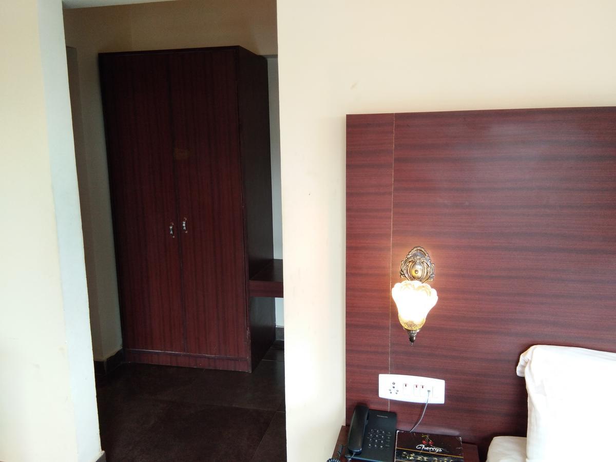 Berry Hills Resort Утакаманд Экстерьер фото