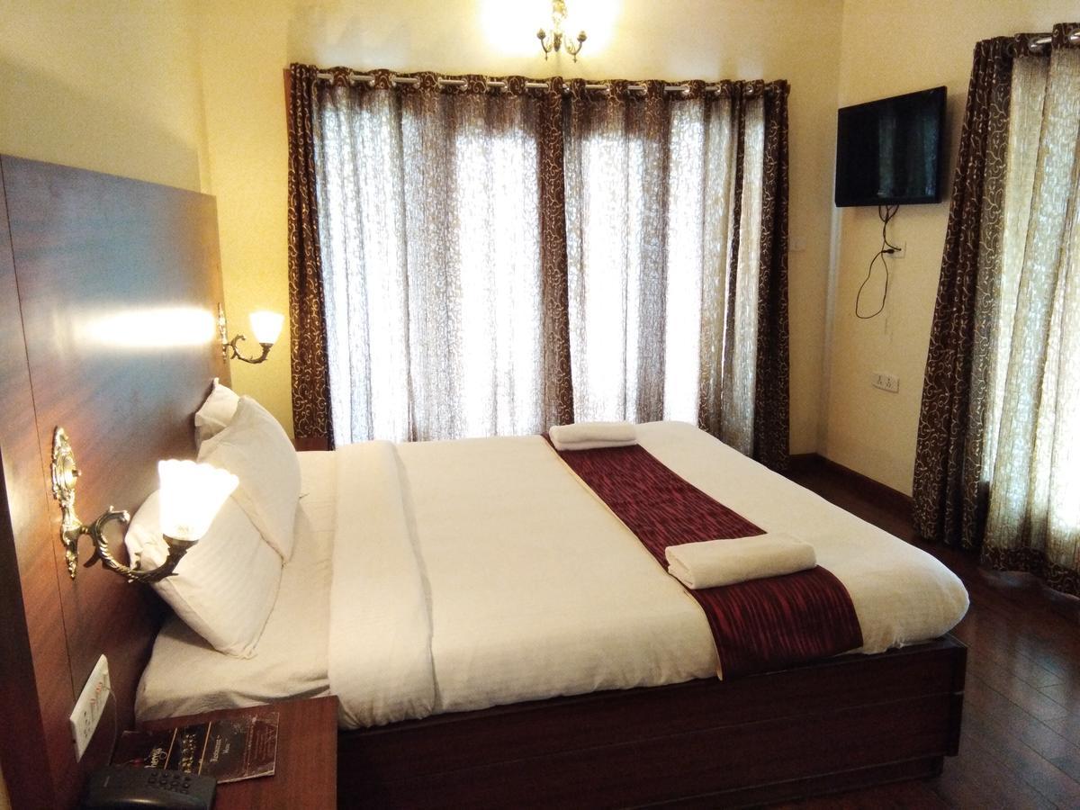 Berry Hills Resort Утакаманд Экстерьер фото